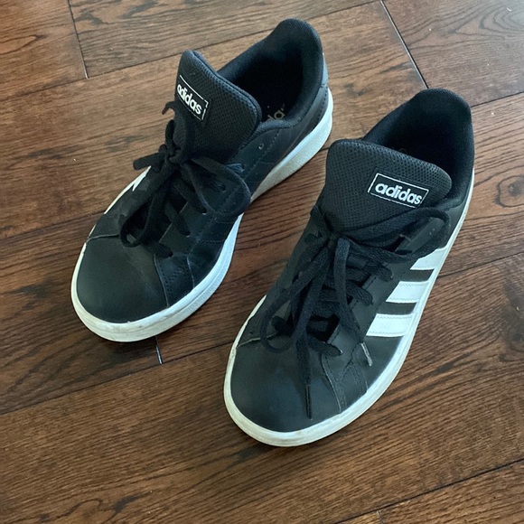 Black Adidas skater runner - Picture 1 of 3